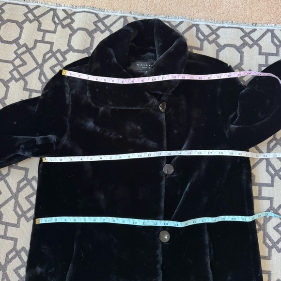 Gallery Black Faux Fur Full Length Long Coat Plush Modacrylic Winter Button Sz M - Picture 11 of 17